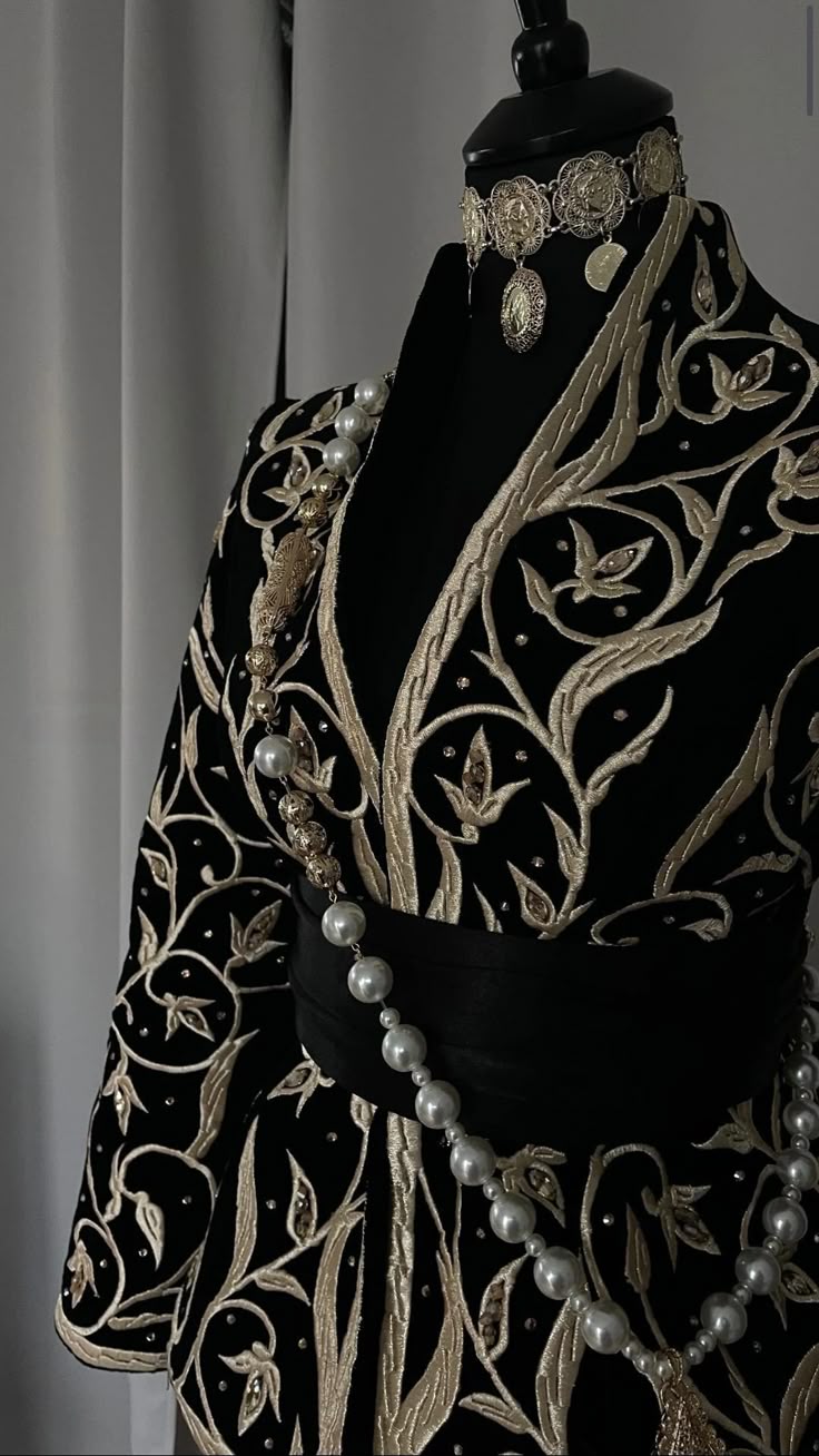 Caftan Noir et Doré